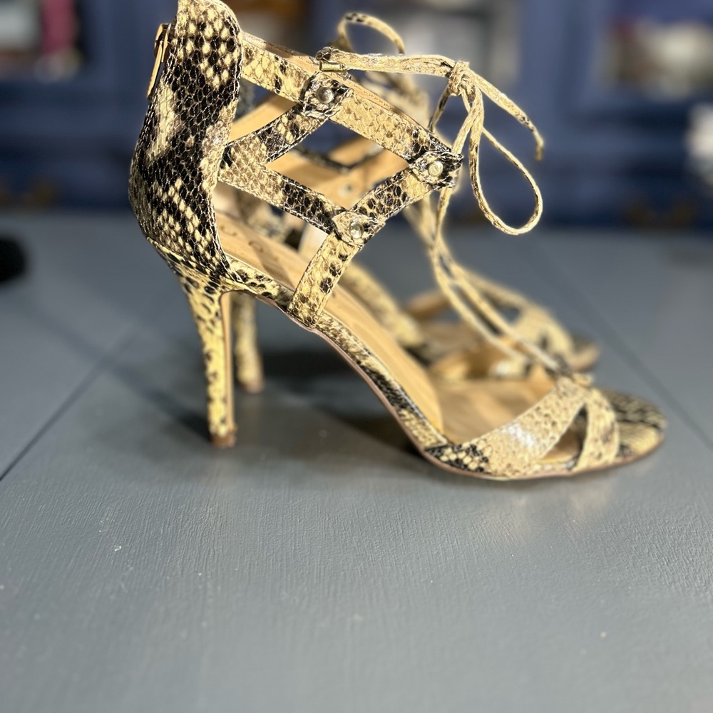 Elegant Snakeskin Lace-Up Heels Unisa women’s size 10m gently used